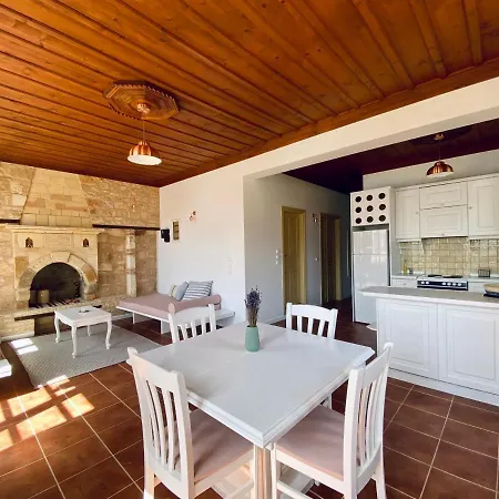 To Petrino Apartment Megisti Exterior photo